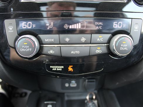 Used 2019 Nissan Rogue SV w/ Sun & Sound Touring Package AWD/4WD image 21