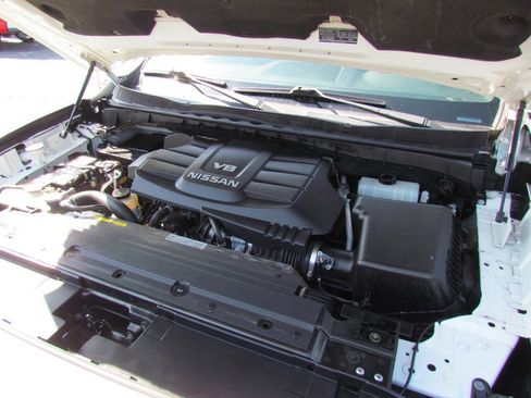 Used 2018 Nissan Titan SV w/ SV Convenience Package image 24