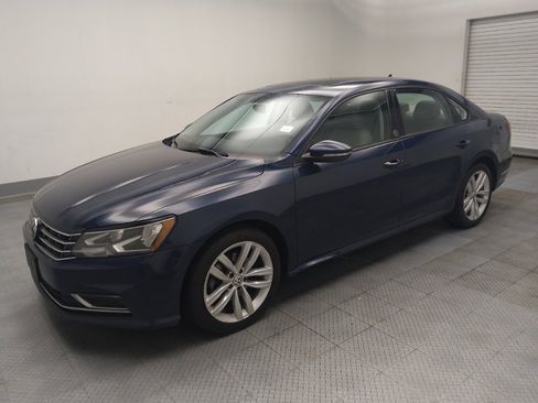 Used 2019 Volkswagen Passat 2.0T Wolfsburg w/ Wheels & Sunroof Package FWD image 2