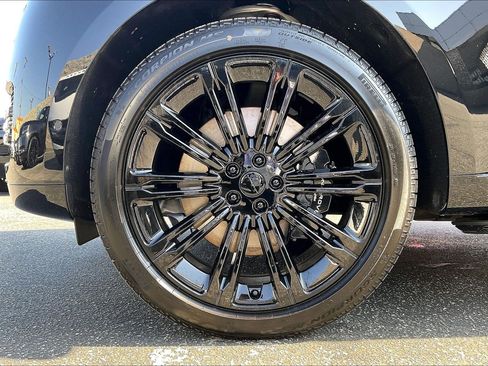 New 2026 Land Rover Range Rover SE image 18