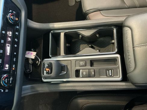 Used 2024 Nissan Pathfinder Platinum FWD image 15