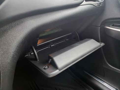 Used 2019 Jeep Cherokee Overland w/ Technology Group AWD/4WD image 26