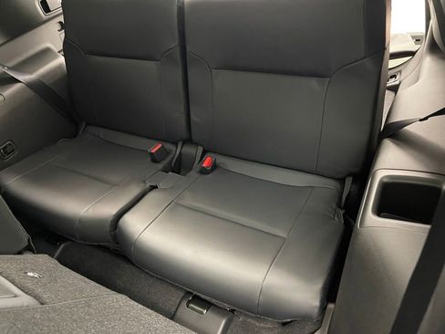 New 2025 Mitsubishi Outlander SE image 24