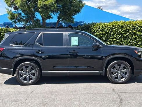Certified 2025 Honda Pilot Sport image 3