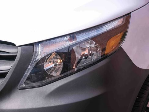 Used 2023 Mercedes-Benz Metris image 11