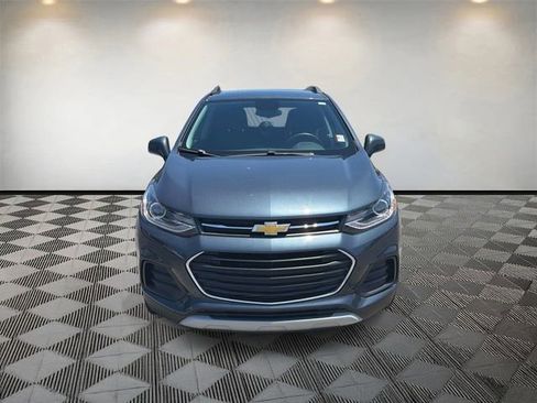 Used 2022 Chevrolet Trax LT w/ LT Convenience Package AWD/4WD image 2