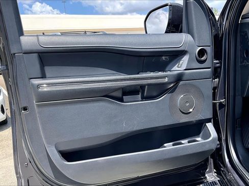 Used 2024 Ford Expedition XLT image 20
