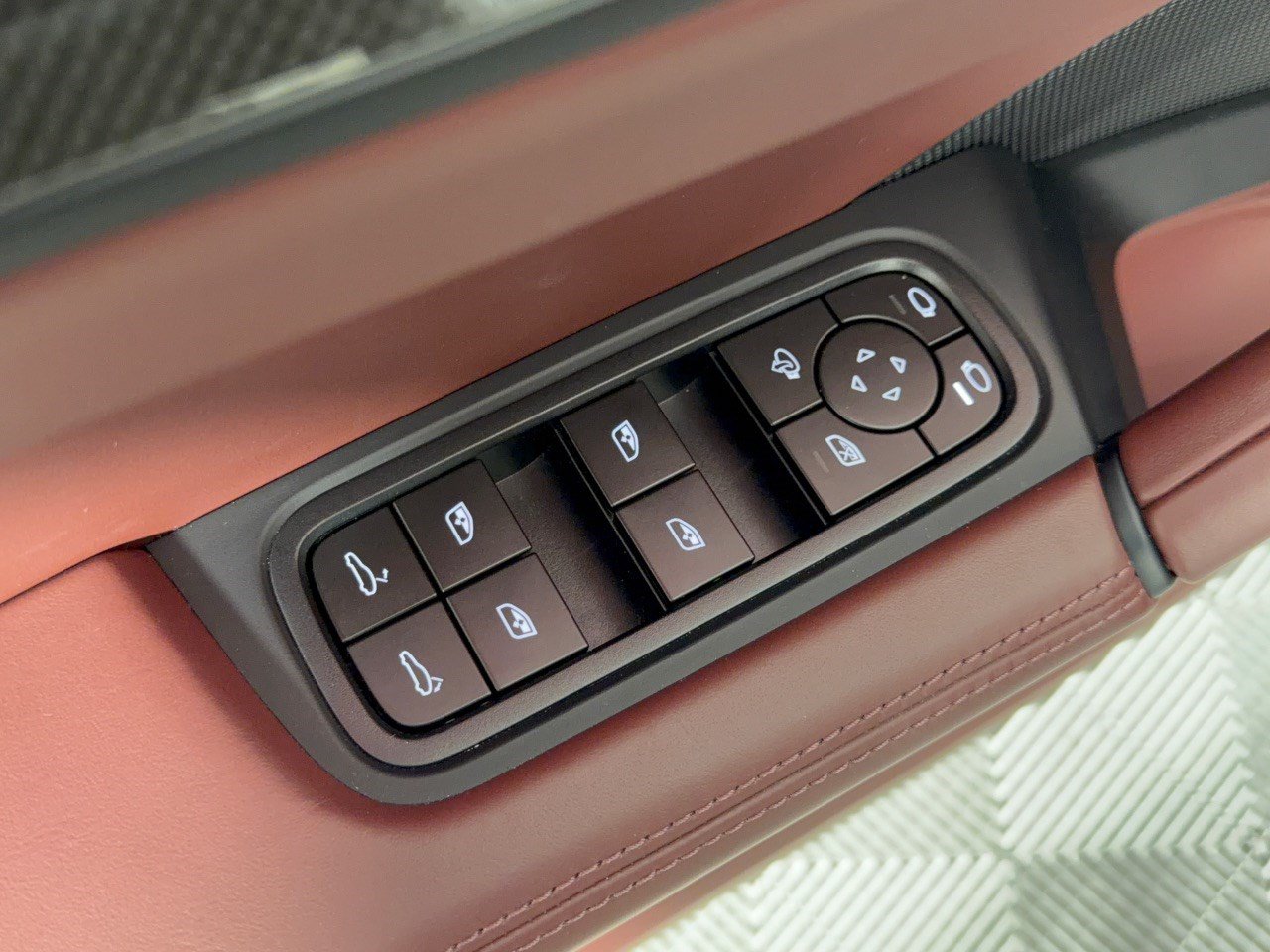 Certified 2025 Porsche Cayenne GTS AWD/4WD image 15