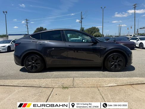 Used 2024 Tesla Model Y Long Range AWD/4WD image 23