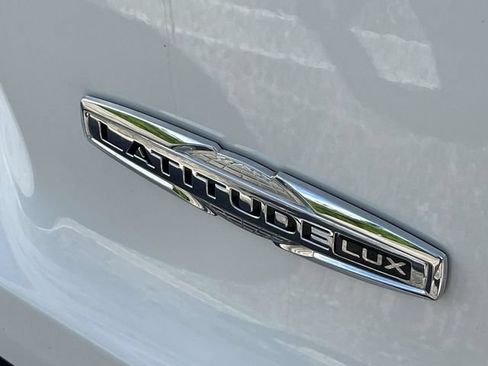 Used 2022 Jeep Cherokee Latitude Lux w/ Sun & Sound Group AWD/4WD image 10
