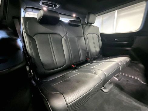 Used 2025 Jeep Wagoneer Series II w/ Premium Group I image 38