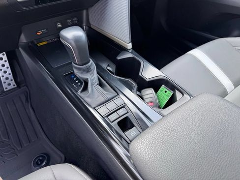 Used 2025 Toyota Camry SE FWD image 19