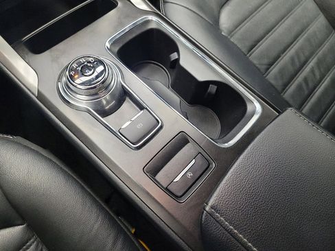 Used 2018 Ford Fusion SE w/ Fusion SE Technology Package FWD image 26