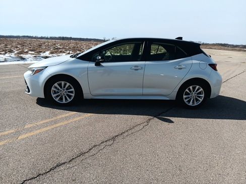 Used 2023 Toyota Corolla SE w/ SE Premium Package image 8