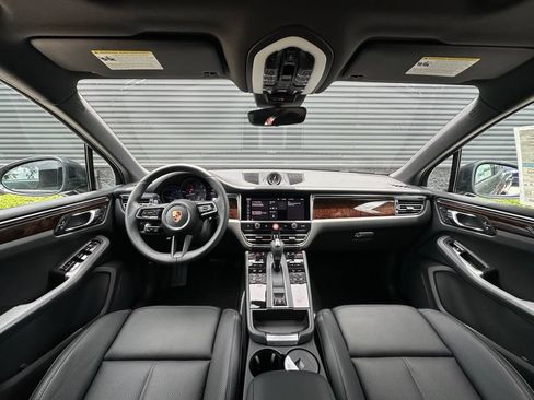 Used 2026 Porsche Macan AWD/4WD image 36