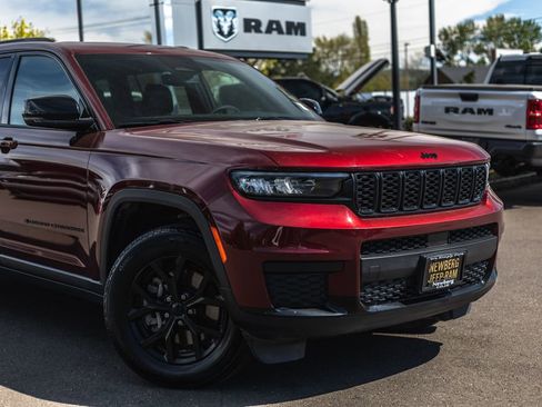 Used 2024 Jeep Grand Cherokee L Laredo AWD/4WD image 3