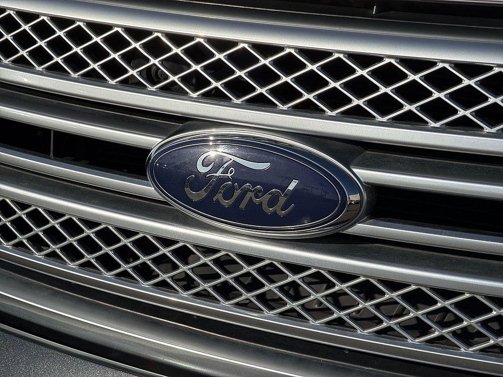 Used 2013 Ford F150 Platinum AWD/4WD image 25