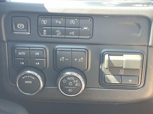 New 2026 Chevrolet Tahoe Premier w/ Sun And Tow Package AWD/4WD image 34