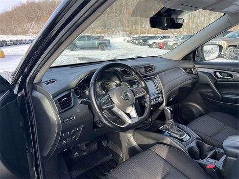 Used 2020 Nissan Rogue SV image 10