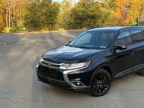 Used 2018 Mitsubishi Outlander ES image 2