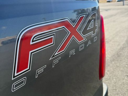 Used 2015 Ford F250 Lariat w/ Lariat Interior Package image 21