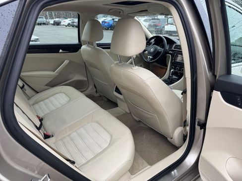 Used 2015 Volkswagen Passat TDI SEL Premium image 11