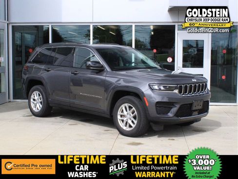 Used 2023 Jeep Grand Cherokee Laredo X AWD/4WD image 1