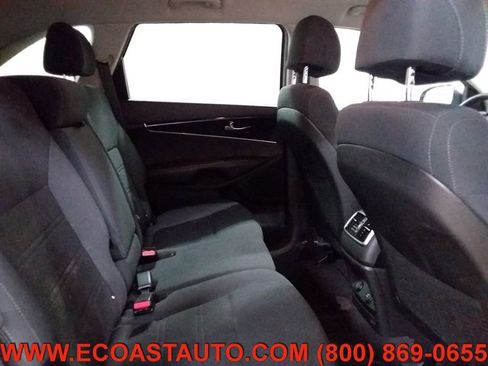 Used 2017 Kia Sorento LX image 14