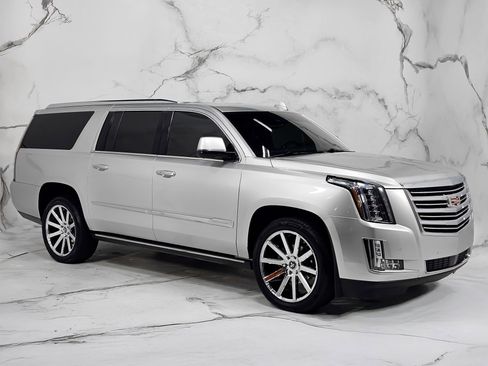 Used 2016 Cadillac Escalade ESV Platinum AWD/4WD image 7