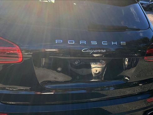 Used 2017 Porsche Cayenne Platinum Edition image 23