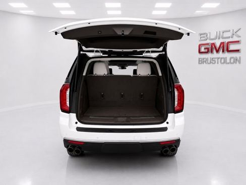 Used 2021 GMC Yukon Denali w/ Denali Premium Package AWD/4WD image 9