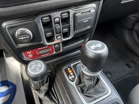 Used 2024 Jeep Wrangler Unlimited Willys 4xe AWD/4WD image 31