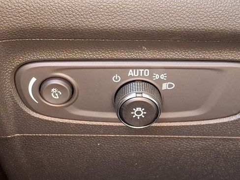 Used 2023 Buick Envision Essence image 23