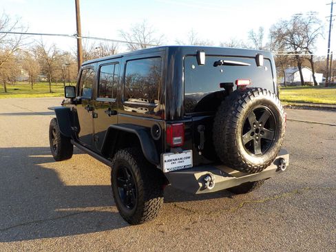 Used 2016 Jeep Wrangler Unlimited Rubicon w/ Connectivity Group image 5
