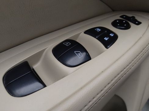 Used 2015 Nissan Pathfinder SL w/ SL Tech Package image 27