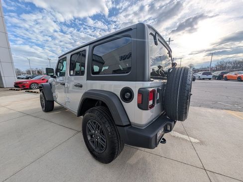 Used 2024 Jeep Wrangler Unlimited Sport AWD/4WD image 7