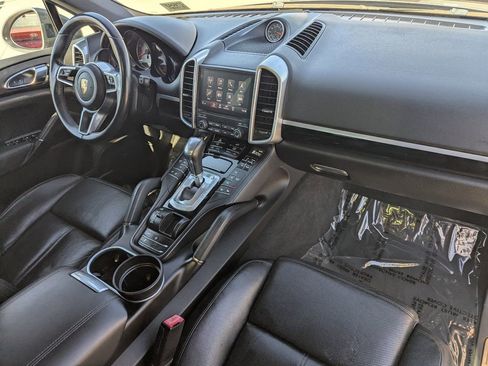 Used 2017 Porsche Cayenne S w/ Premium Package image 10