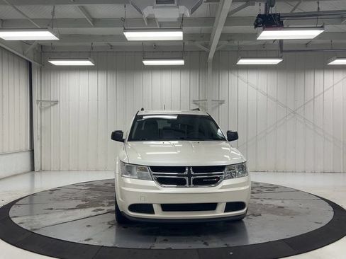 Used 2018 Dodge Journey SE w/ Connectivity Group FWD image 3