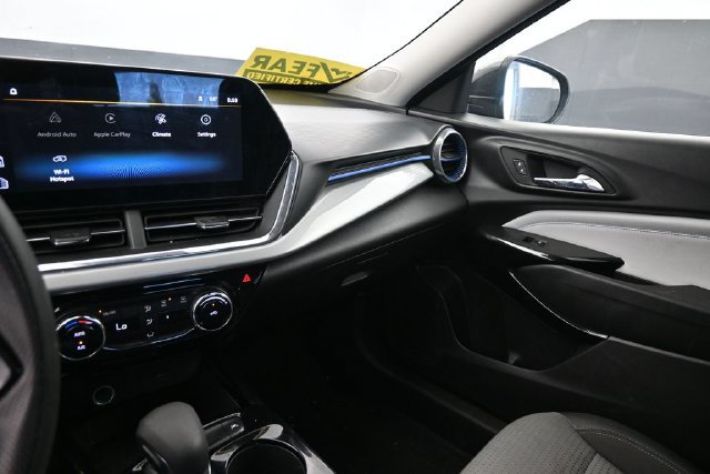 Used 2025 Chevrolet Trax LT FWD image 21