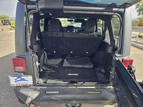 Used 2016 Jeep Wrangler Unlimited Rubicon w/ Connectivity Group AWD/4WD image 23