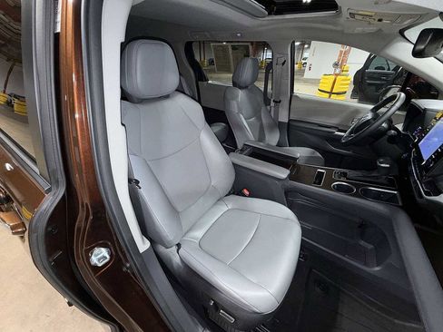 Used 2023 Toyota Sienna XLE w/ XLE Plus Package image 16