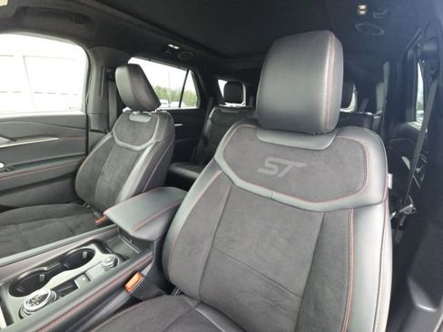Used 2025 Ford Explorer ST image 26