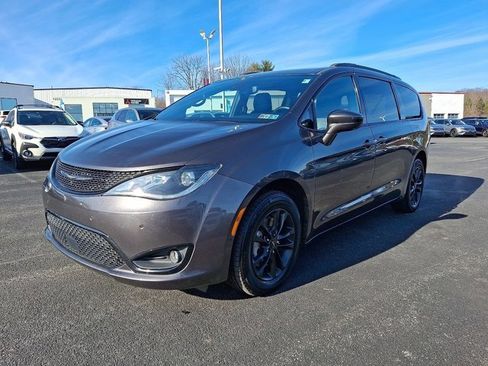 Certified 2020 Chrysler Pacifica Touring-L w/ Advanced Safetytec Group image 3