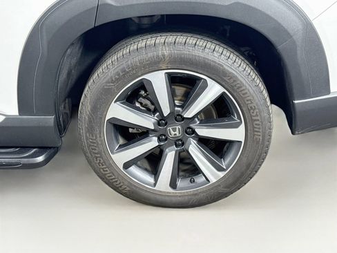 Used 2025 Honda Pilot Touring image 9