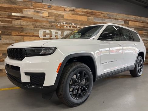 New 2025 Jeep Grand Cherokee L Altitude image 15