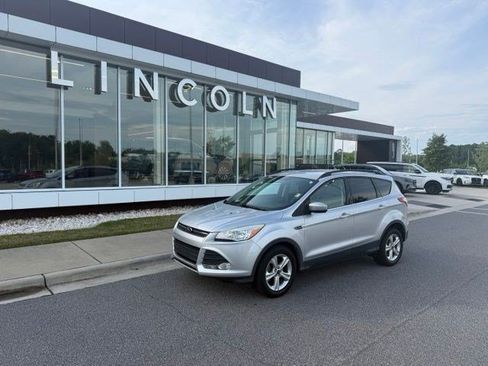 Used 2015 Ford Escape SE w/ Equipment Group 201A FWD image 1