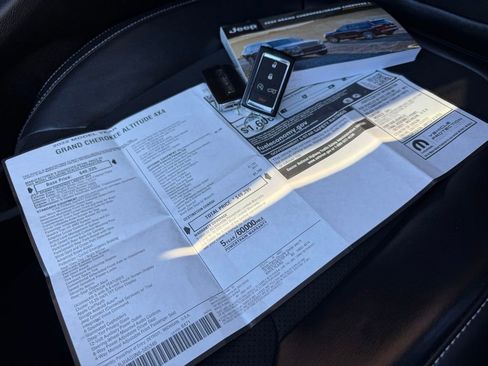 Used 2022 Jeep Grand Cherokee Altitude image 24