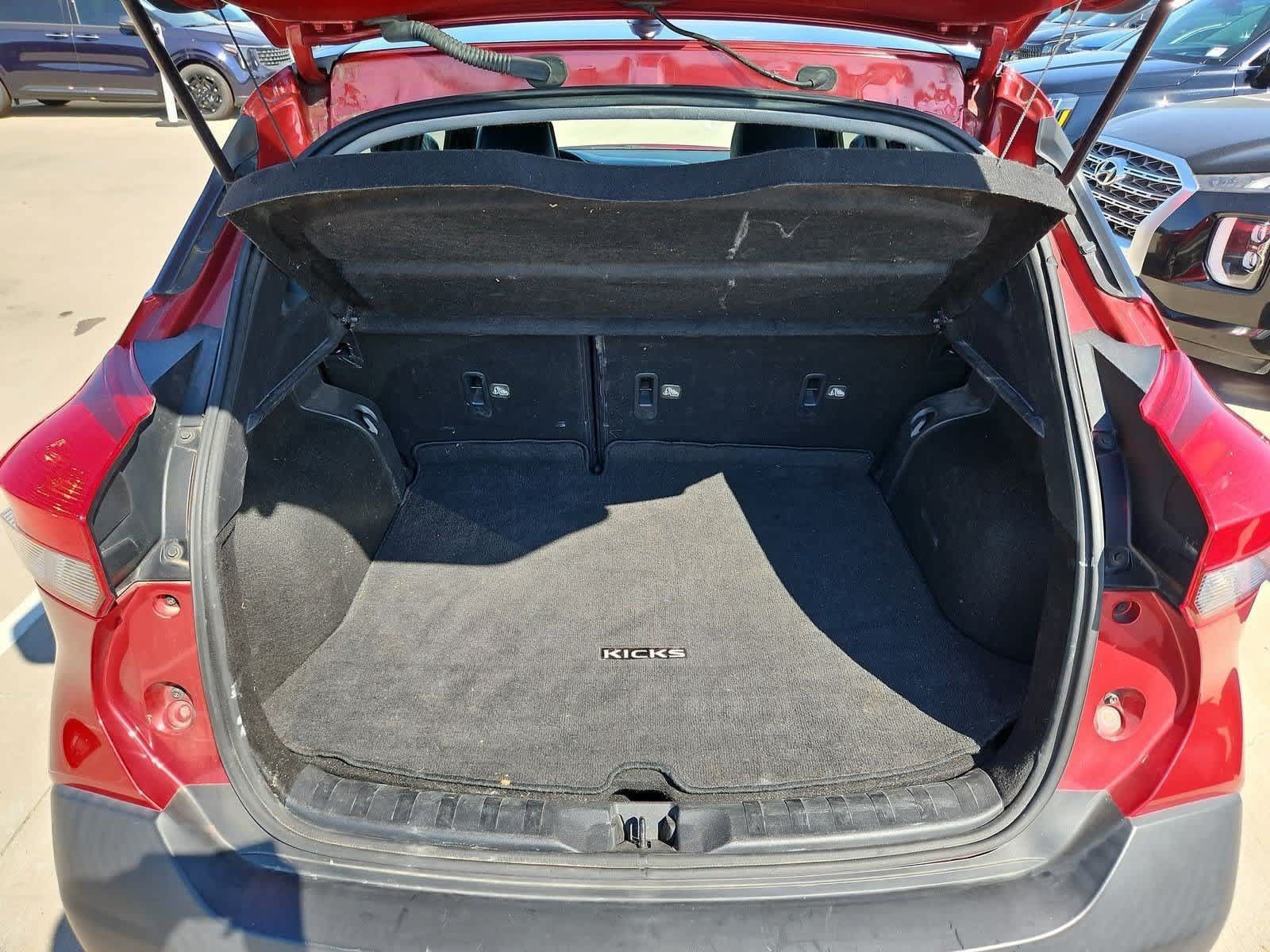 Used 2019 Nissan Kicks SR w/ SR Premium Package FWD image 32