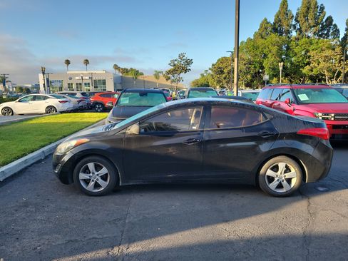 Used 2013 Hyundai Elantra GLS FWD image 2