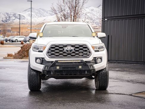 Used 2020 Toyota Tacoma TRD Off-Road image 3